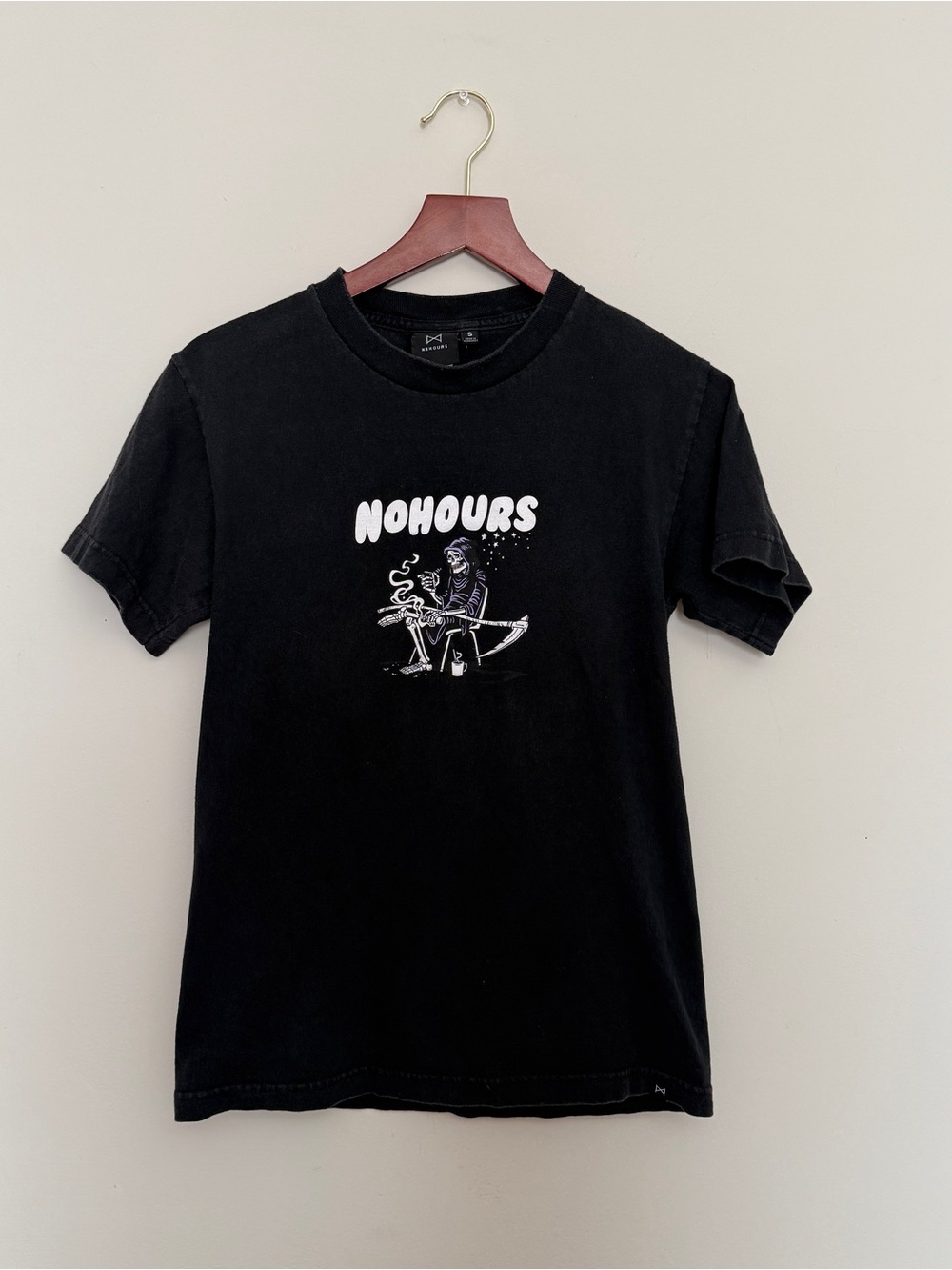 NOHOURS Black Graphic Tee